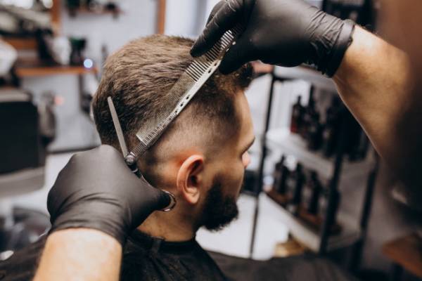 آموزش کامل کوتاه کردن مو توسط خودتان در خانه